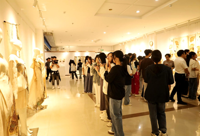 尋根千年 文化重綻 江西夏布文創(chuàng)作品巡展走進江西工業(yè)貿(mào)易職業(yè)技術學院